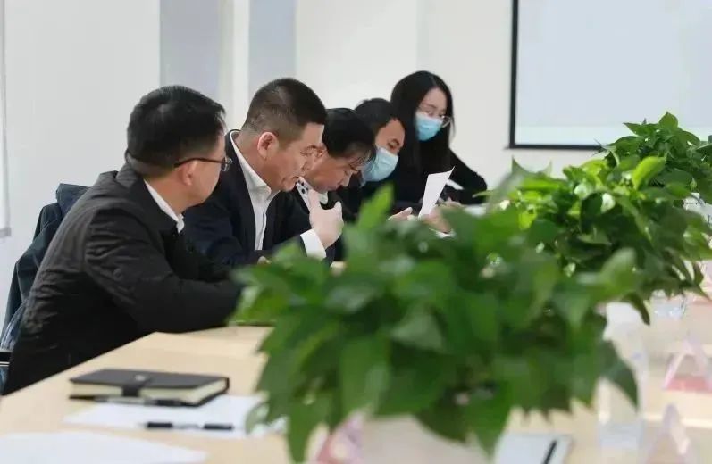 龍港區(qū)人大、區(qū)政府領(lǐng)導(dǎo)一行視察調(diào)研龍港國(guó)際醫(yī)療健康產(chǎn)業(yè)園(圖13)
