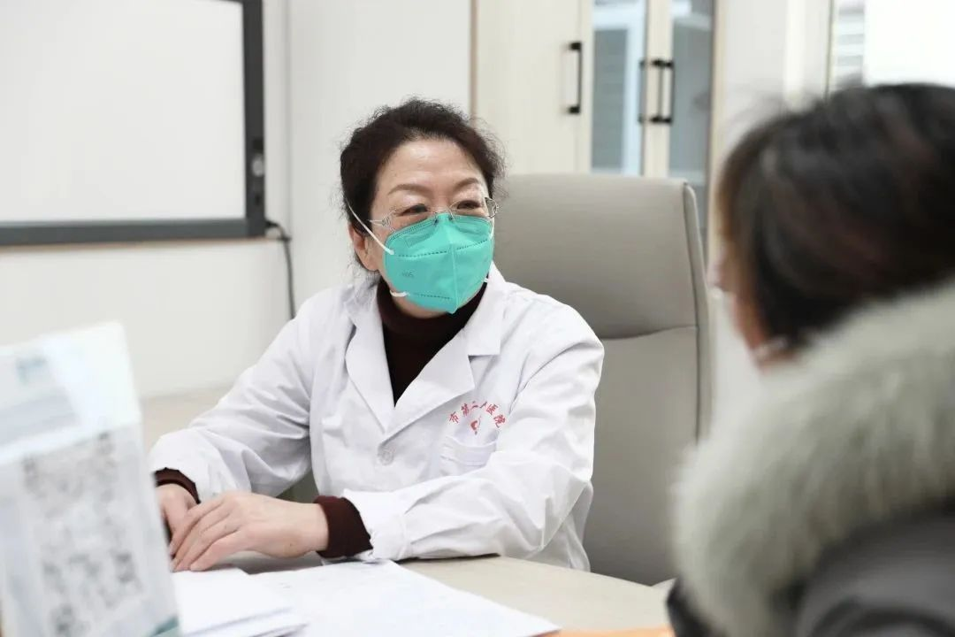 患者如潮，就診場面火爆！市二院著名專家診區(qū)百余位專家陸續(xù)來院出診(圖5)