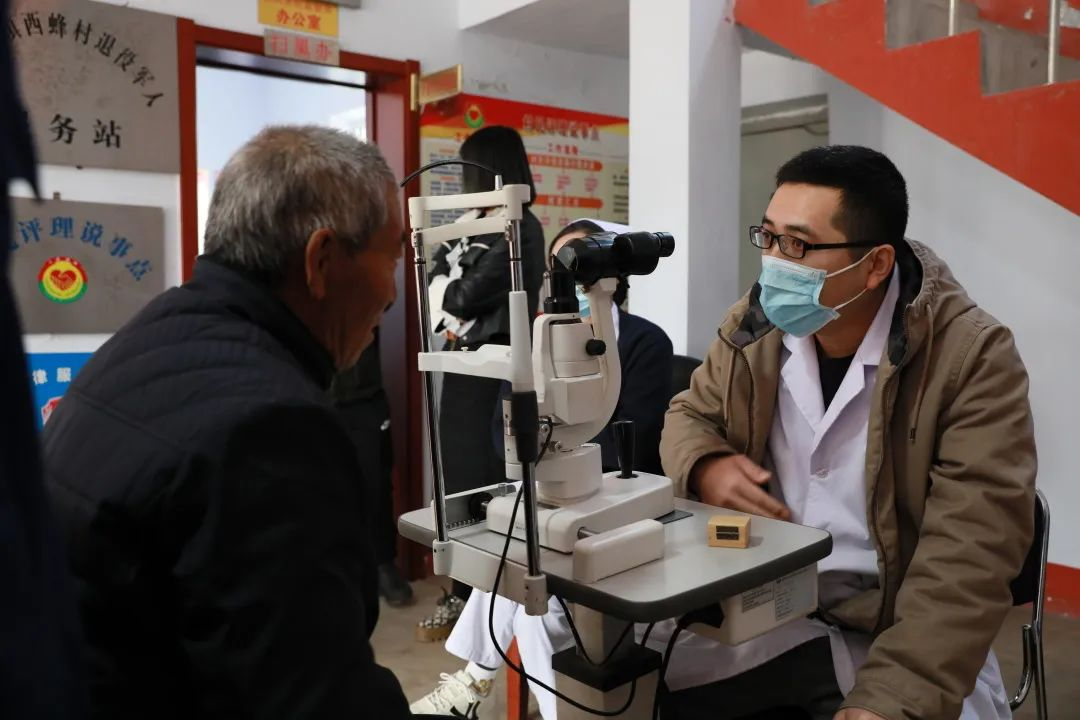踐行黨的二十大精神，市二院黨員開展大型公益出診！(圖6)